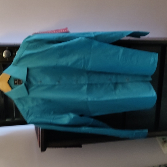 Van Heusen party/formal shirt - Picture 4 of 4